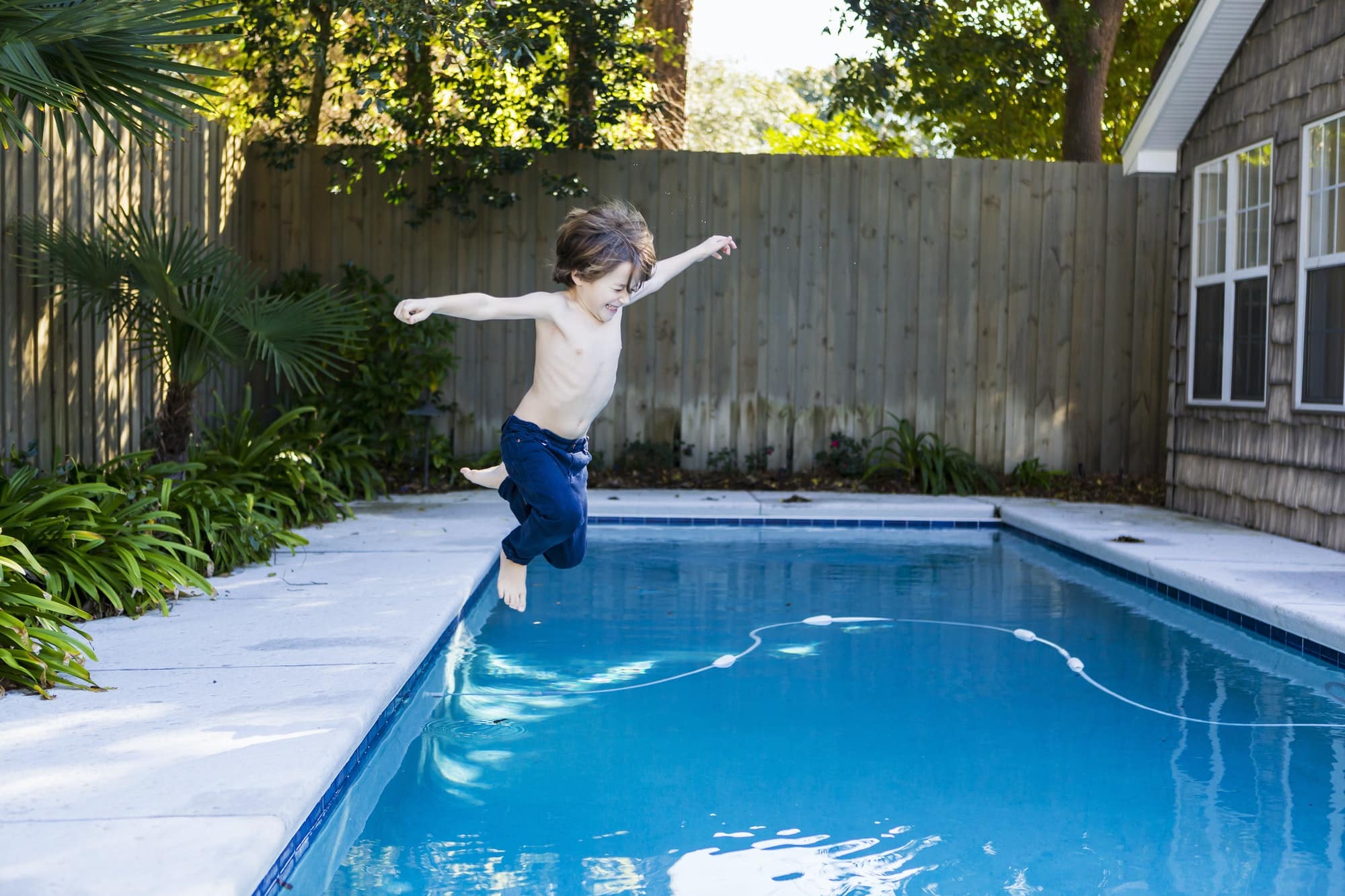 Quels sont les critères à prendre en compte pour bien choisir sa piscine à coque en polyester ?
